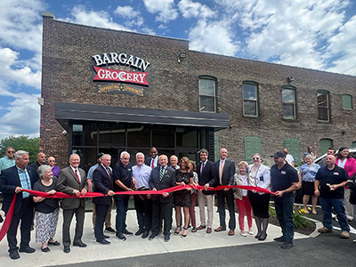 Bargin Grocery Ribbon Cutting